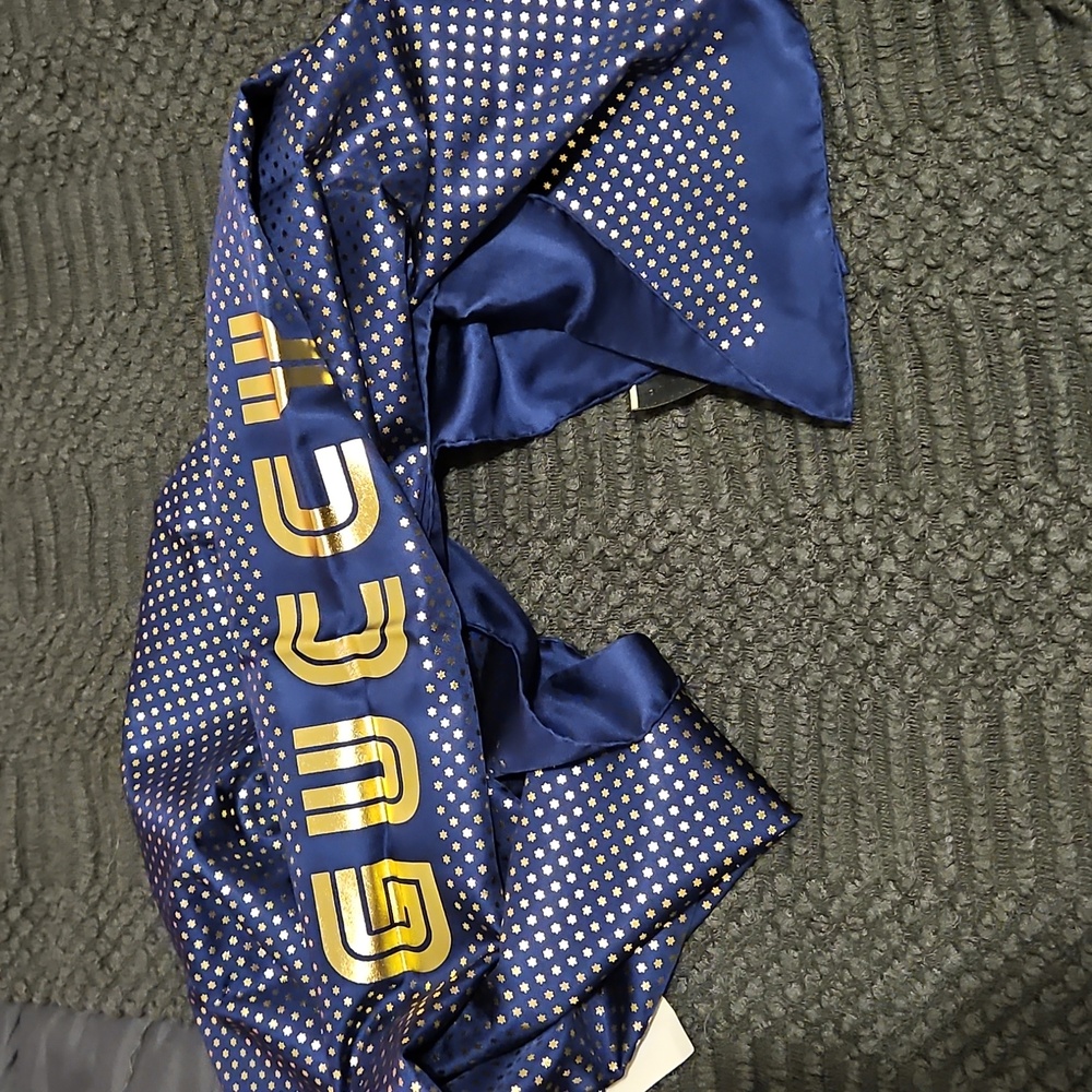 Authentic Gucci Navy and Gold Stars Unisex Scarf NWT (625.00 retail) GUCCY - Picture 6 of 6
